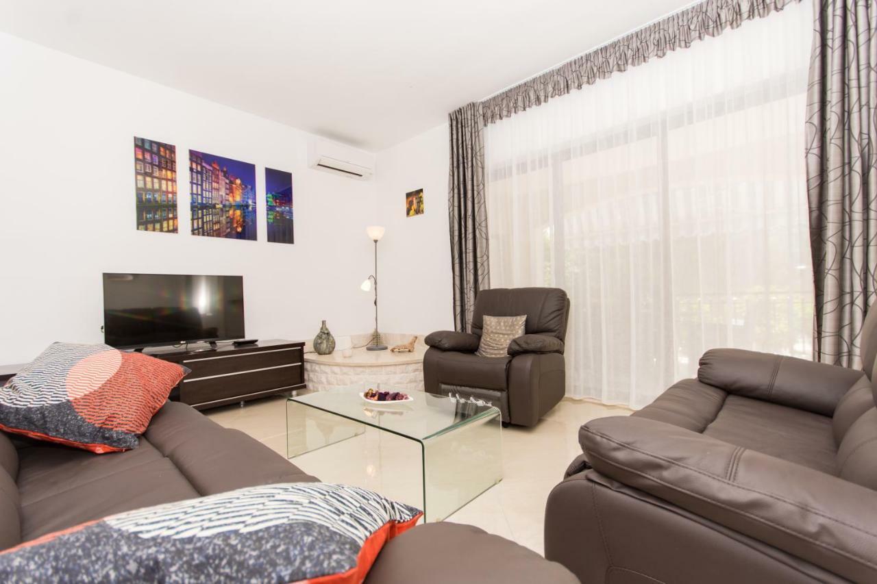 Holiday Home Ruzmarin 特罗吉尔 外观 照片